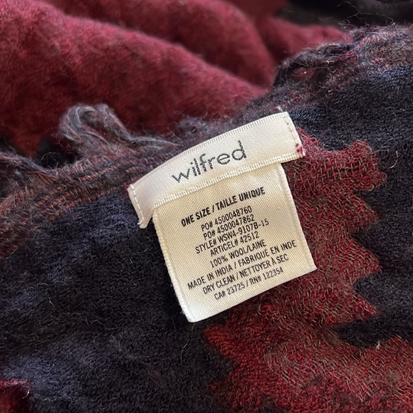 Aritzia 100% merino wool blanket scarf - Picture 3 of 3